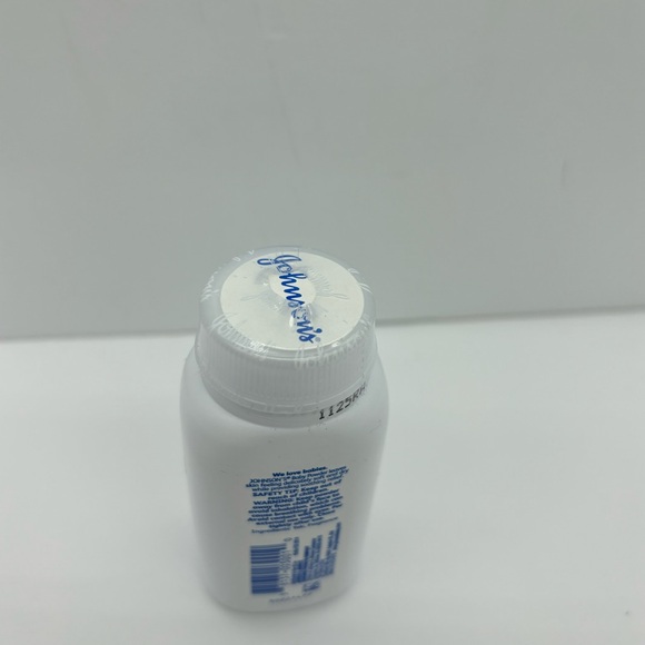 New Johnson & Johnson Baby Powder with Talc - Picture 3 of 4